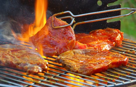 AdriDelgadoRuiz's tweet photo. #ElDedoEnLaLlaga
#Tip6 | Para la cocción, voltea la carne sólo una vez, para evitar que pierda sus jugos o quede seca. Para cortes con mayor grosor disminuye la intensidad del fuego. Y al momento de sacar del fuego déjala reposar por cinco minutos, para que quede jugosa. https://t.co/xR4RzybJnw