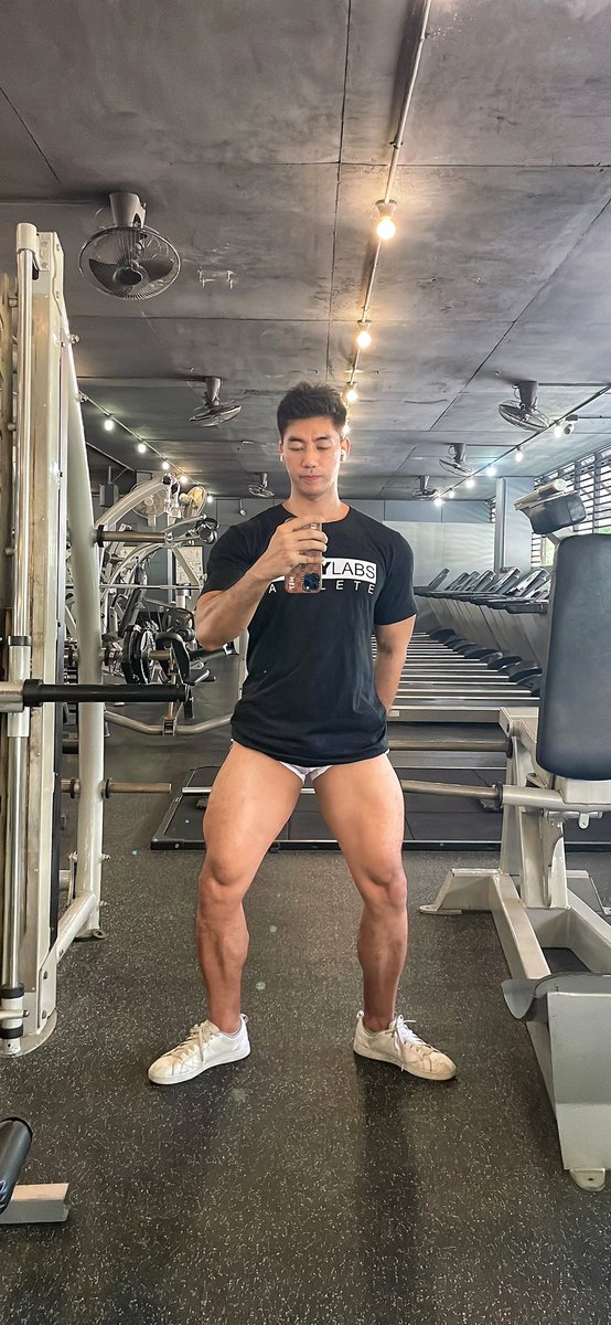 tintinpp's tweet photo. Baby legs. https://t.co/HWcH6xmOu0