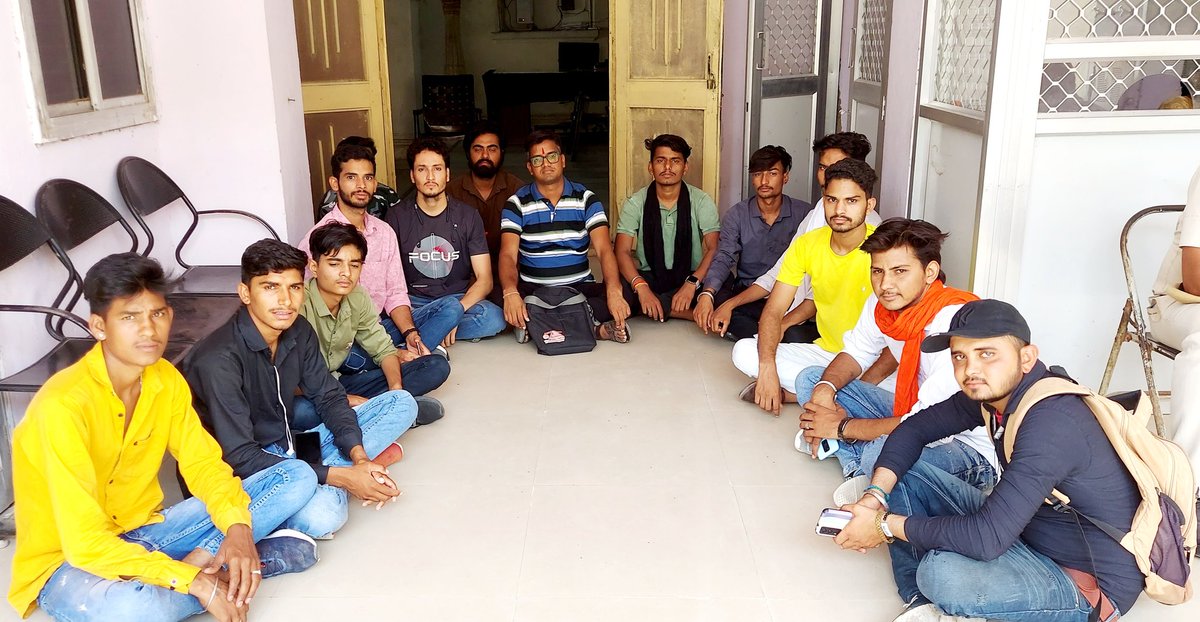 DineshKumarVai's tweet photo. किशनगढ़ कॉलेज और स्कूल परिसर की परिधि से सटाकर डेयरी का अवैध आवंटन किए जाने के विरोध में युवा साथियों के साथ मिलकर नगर परिषद कार्यालय किशनगढ़ में आयुक्त कक्ष के बाहर जोरदार प्रदर्शन कर नारेबाजी की।
@ABVPVoice
@nidhitripathi92
@ABVPRaj
@abvpchittor https://t.co/i5h9gJGLC6