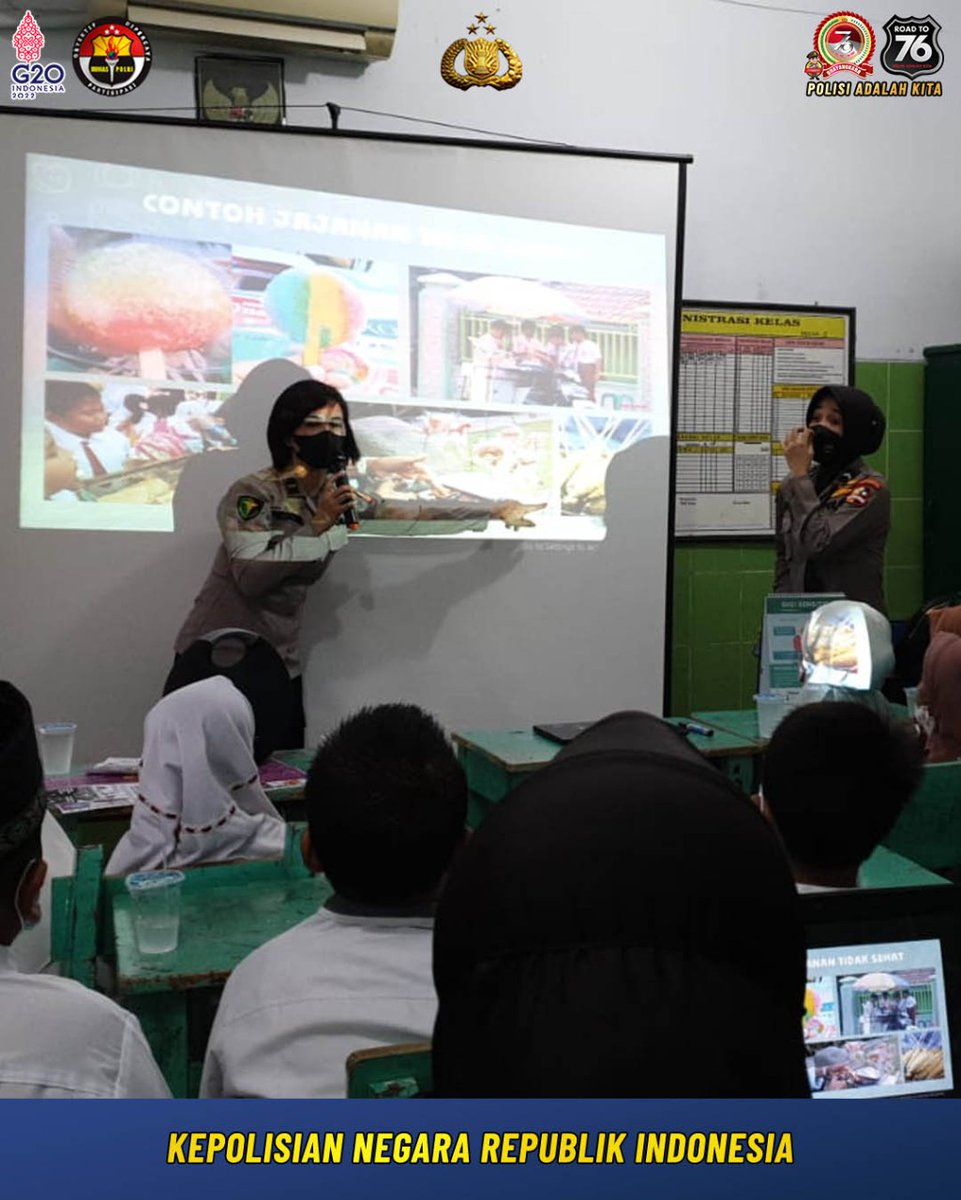 Dayuni__'s tweet photo. Para Polwan juga memberikan penyuluhan kepada anak2 
Tentang pentingnya menjaga kesehatan gigi.
 #SemarakBaktiKesehatan
Rangkaian Hari Bhayangkara https://t.co/xaY2aGvQ4o