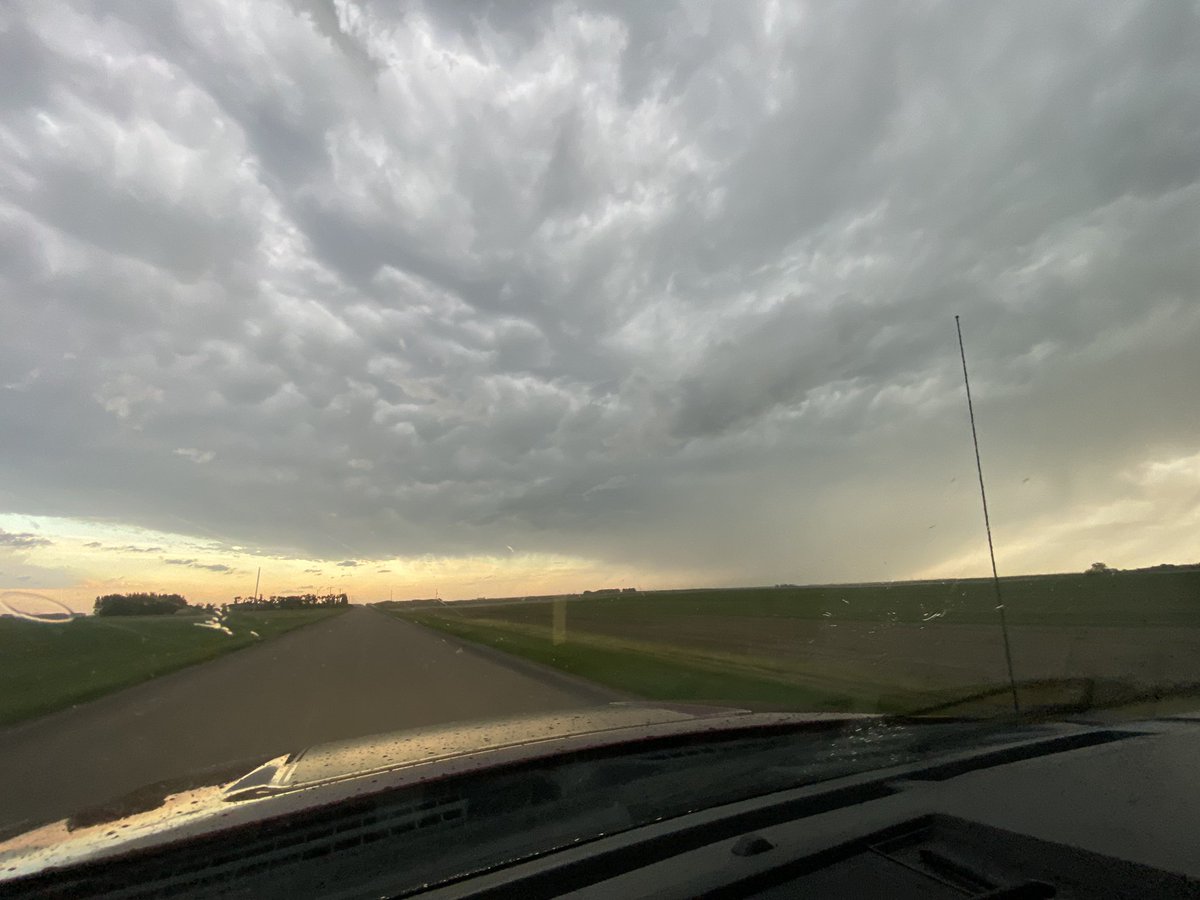 ChaserGreg's tweet photo. Legend storm. Looking south from Burdett. 2057hrs Incredible lightning on this! #ABstorm https://t.co/AzyacCTMCr