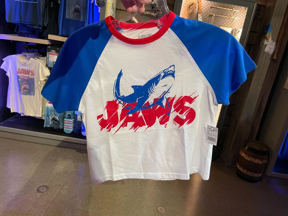 ExpertoEnORL's tweet image. 👕 En @UniversalORL se pueden encontrar estas remeras de “Tiburón” a 35 dls, ¿la comprarían?