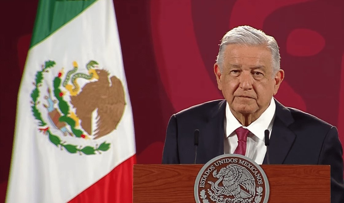 VNoticiasmx's tweet photo. Huracán | AMLO señaló que la entrega de apoyos en Oaxaca será directamente a los afectados el día Lunes para evitar la “industria de la intermediación” https://t.co/Jn7BCnp1BY