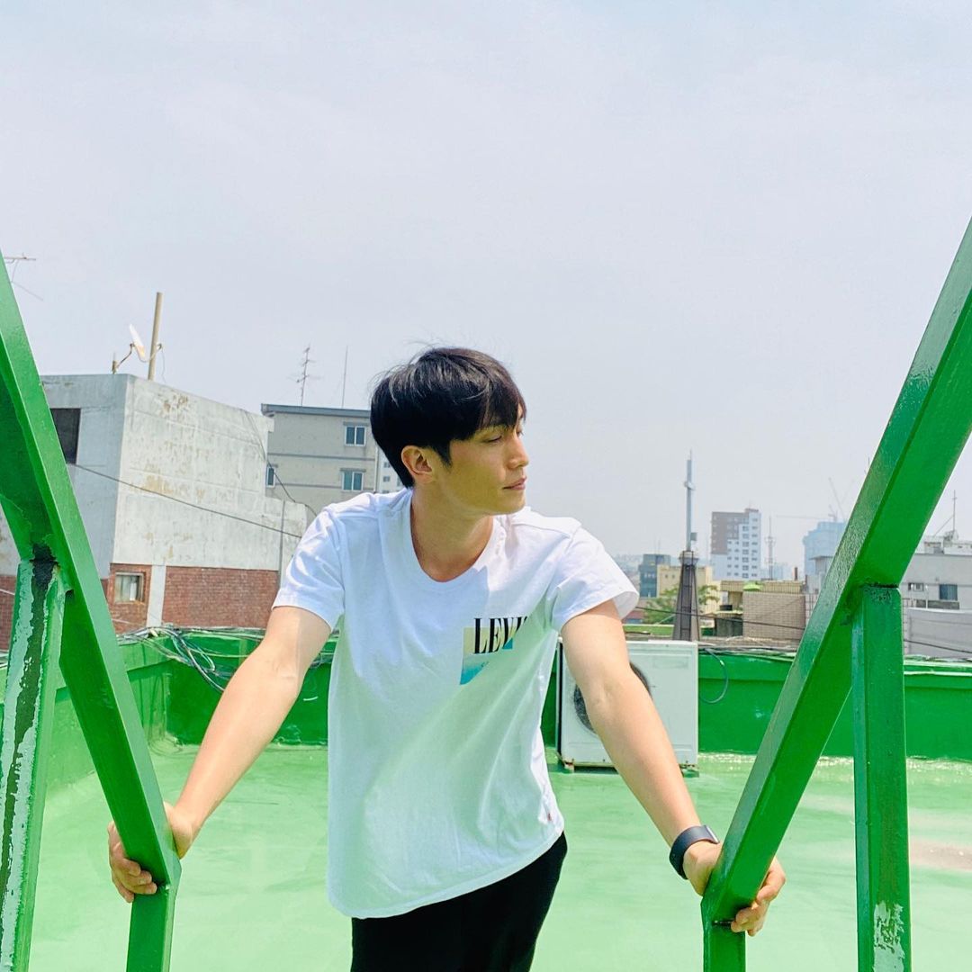 joy_zeawishes's tweet photo. Happiest birthday @ZEA_TH 🥰🥰

I wish for the sun to keep shining on you, guiding you and grant you many many good things because you're the kindest person ever, our angel 🥺❤

#34thHappyTaeHeonDay

#テホンへ #태헌 #김태헌 #kimtaeheon #ZEA #제국의아이들 #continuewithzea https://t.co/RnFldPOm3n