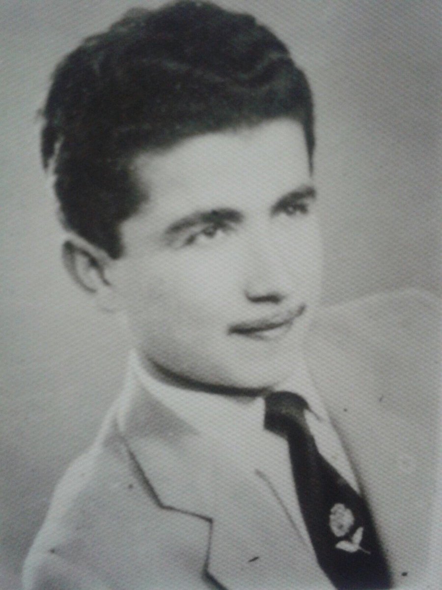 #benimbabam En yakışıklı, en iyi, en dürüst, en zeki , en güzel yazan, en güzel sesli ,en en en en en…… lakin ölüm ayırdı bizi, o şimdi cennetde. Bazı insanlar bu dünyaya ait değiller💐🙏