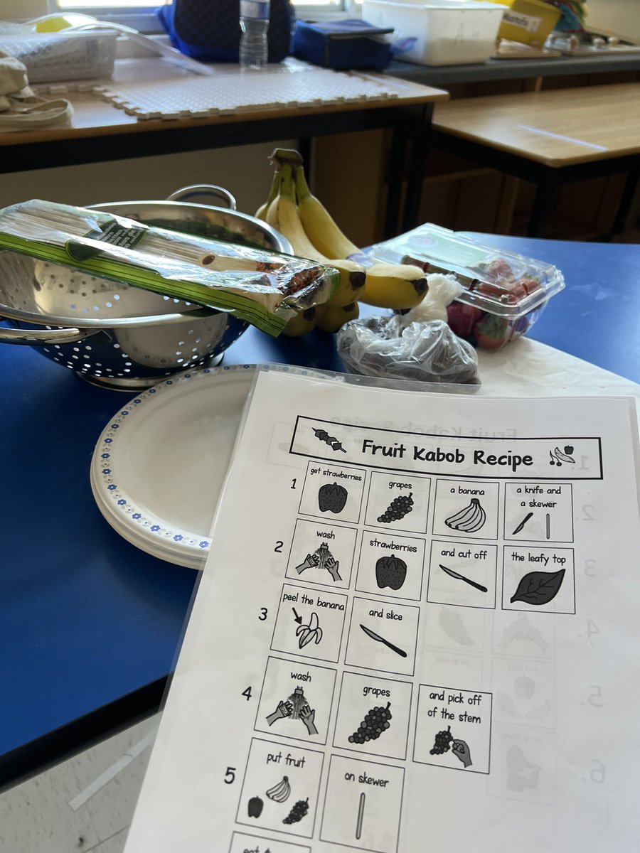 sarahngo21's tweet photo. Ended off our week making fruit kabobs! I was able to slide in a little math content as well as students made patterns using the fruits ;) #yrdsb #visualrecipe #ONTSpecialNeeds https://t.co/wqvf4NOHp0