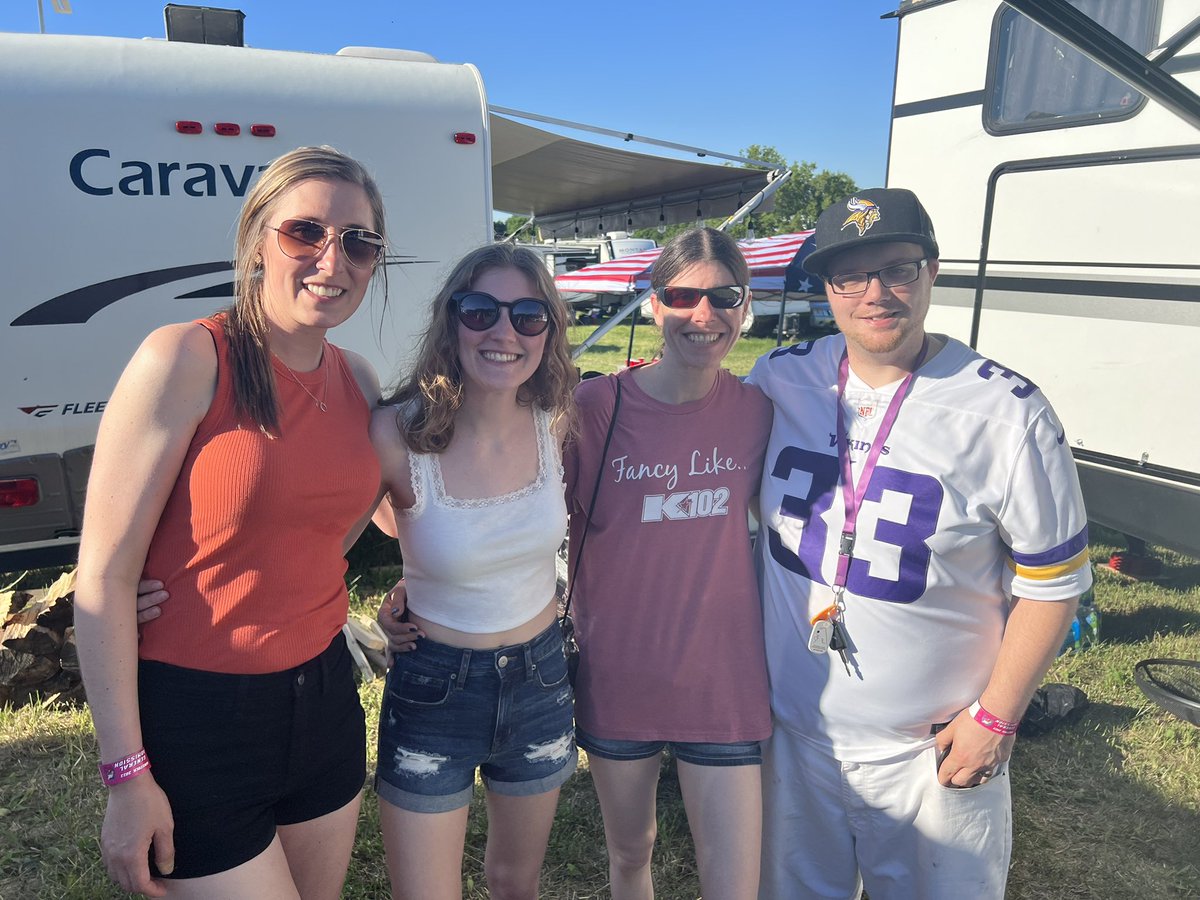 Perry101010's tweet photo. #winstock #K102Winstock @ChrisCarr102 thank you!!! https://t.co/OP6GYEp3I3