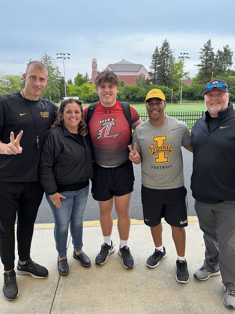 Layton Vining (@laytonvining) on Twitter photo Extremely blessed and honored to have received my first Division 1 offer from the University of Idaho! Thank you @Booof38 <a href="/CoachTFord/">Thomas Ford Jr</a> <a href="/VandalFootball/">Idaho Football</a> <a href="/LibertyFBLions/">Liberty Lions Football</a> <a href="/lion_liberty/">Liberty Lion Recruiting page</a> <a href="/gridironarizona/">Gridiron Arizona</a> Extremely blessed and honored to have received my first Division 1 offer from the University of Idaho! Thank you @Booof38 <a href="/CoachTFord/">Thomas Ford Jr</a> <a href="/VandalFootball/">Idaho Football</a> <a href="/LibertyFBLions/">Liberty Lions Football</a> <a href="/lion_liberty/">Liberty Lion Recruiting page</a> <a href="/gridironarizona/">Gridiron Arizona</a>
