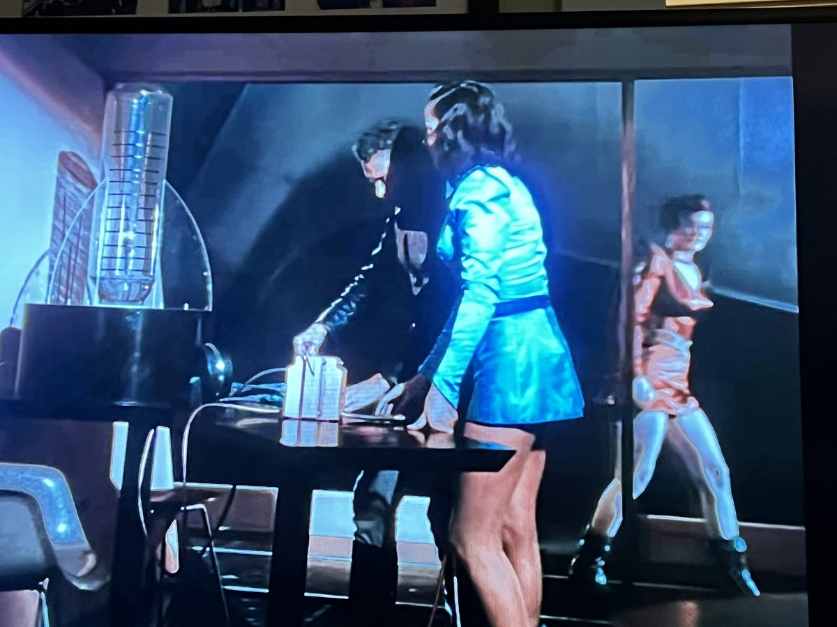 Condimentgrrl's tweet photo. For Scientists, they’re not very observant  #bmoviemaniacs  #FlightToMars https://t.co/kegt0alvHL
