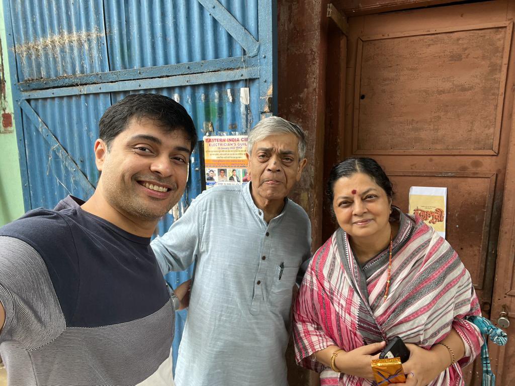 SVFsocial's tweet photo. We are immensely happy for our favourite #SandipRay and the entire team of #Hatyapuri as the world prepares to welcome #Feluda on the big screen.
Wishing the team all the best ✨
@abhishekdagaa @iammony
#FromTheSet #CaughtCandid #FeludaIsBack https://t.co/u6GVNesPrB