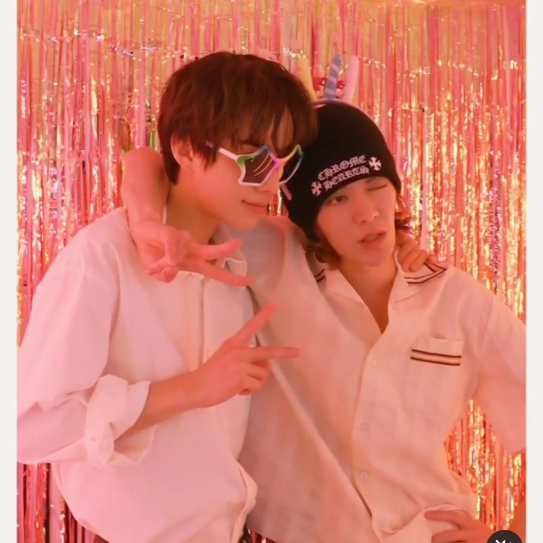 KalendaeQuint's tweet photo. So you're telling me we get "rare pair nct selcas" because it's Lee Soo Man's birthday?? #LeeSooManDay https://t.co/2o7vOBZY81