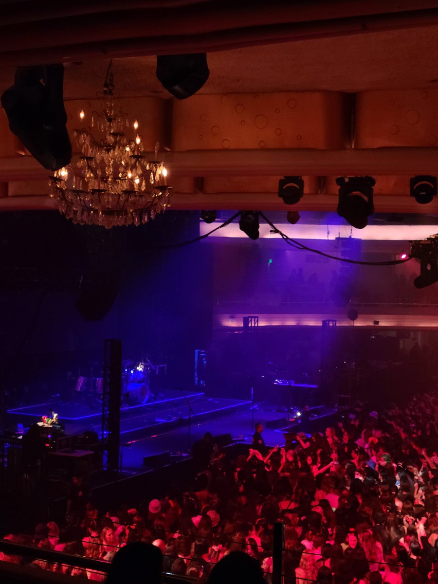 Jscau85's tweet photo. Here we go!!! Over 2000 miles, 5 shows!! @Michael5SOS @Luke5SOS @Calum5SOS @Ashton5SOS @5SOS 
#TakeMyHandLA #TakeMyHandLA2 #TakeMyHandTour #5SOS https://t.co/QwPmGORF7L