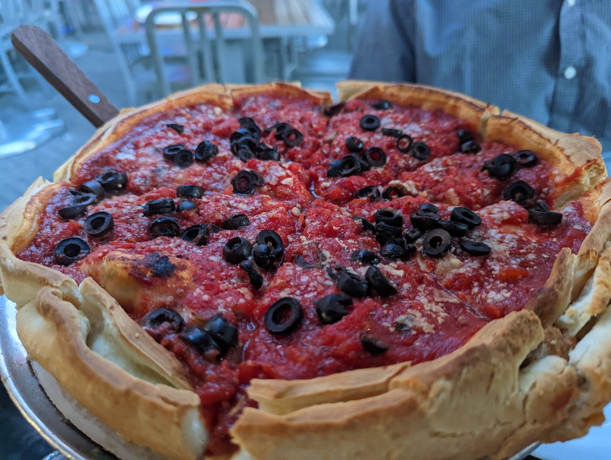 Finally went for deep-dish pizza! 🍕
#EpiTwitter #EpiPizza #SER2022