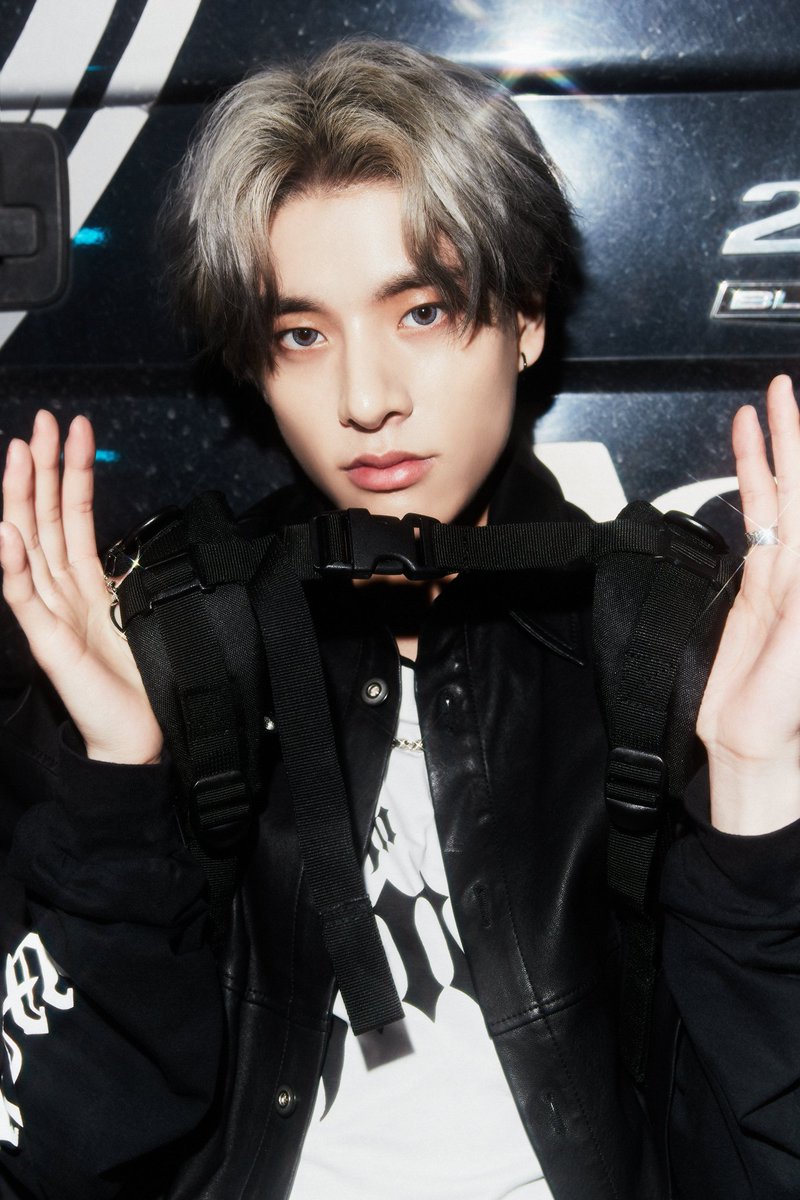 The gray eyes that greeted his were serene and a tad gloomy. His half-silver, half-dark blue hair, as well as his princely features, were both gorgeous. The shimmering light that seemed foreign but was known to have living beings, wasn't that gaze too gentle to just greet?