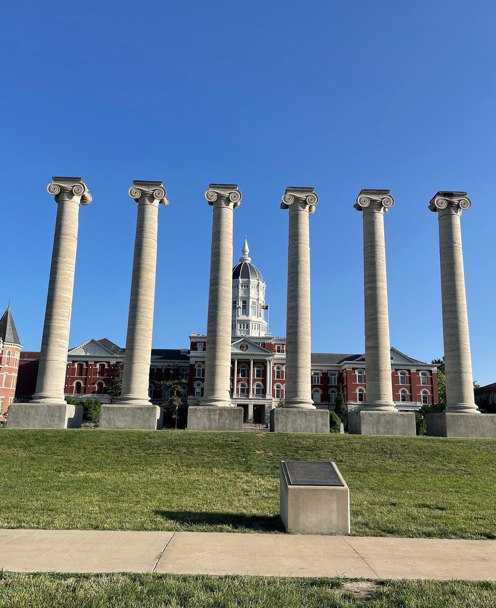 SajewskiKaren's tweet photo. A couple pics from Maggie’s Mizzou college Summer Orientation. Beautiful day on a beautiful campus. 💛🖤 https://t.co/jd3M7Sz6oR