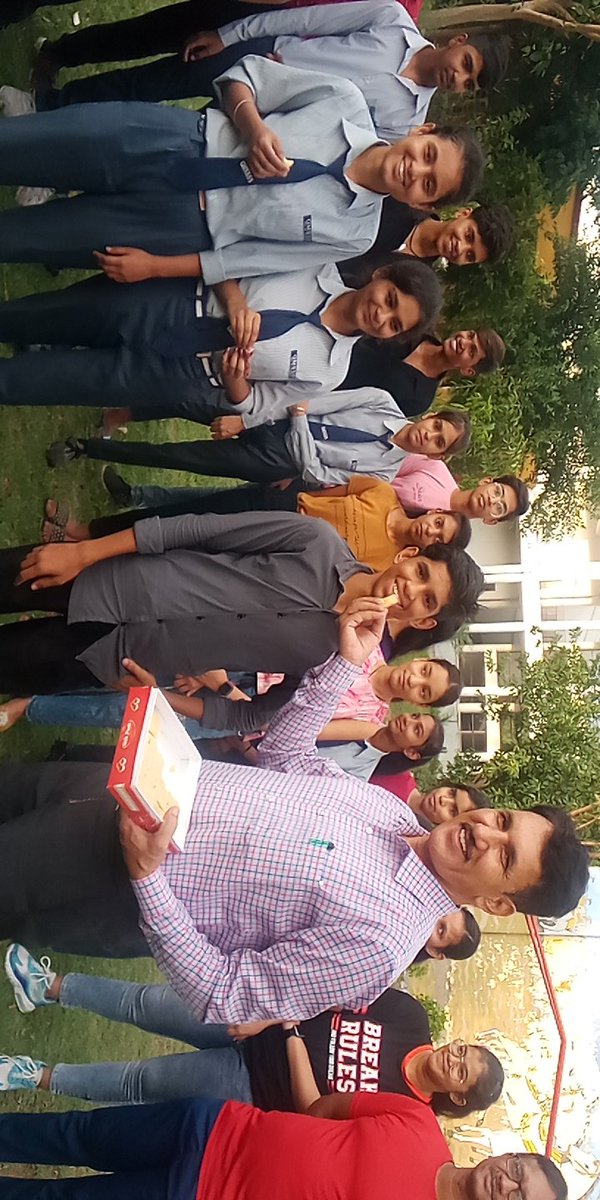 SatenderSorout2's tweet photo. राजकीय आदर्श संस्कृत वरिष्ठ माध्यमिक विद्यालय, सेक्टर 55 के 58 में से 53 बच्चे मेरिट के साथ उत्तीर्ण https://t.co/8Cr5zxPMWo via @National Prahari News https://t.co/yKJAiunZVV