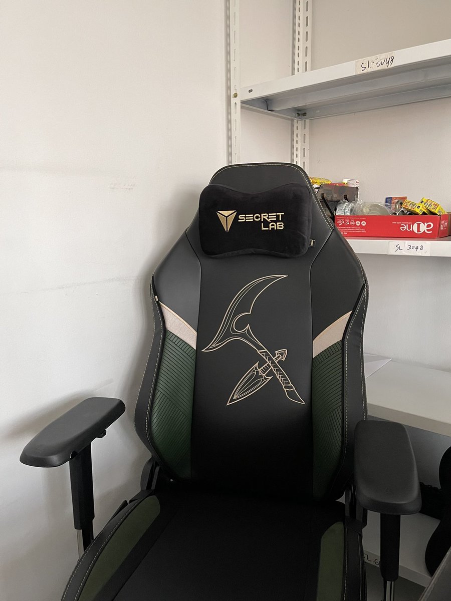 lastjedimaster's tweet photo. #secretlab https://t.co/k4Pd4kKoK1