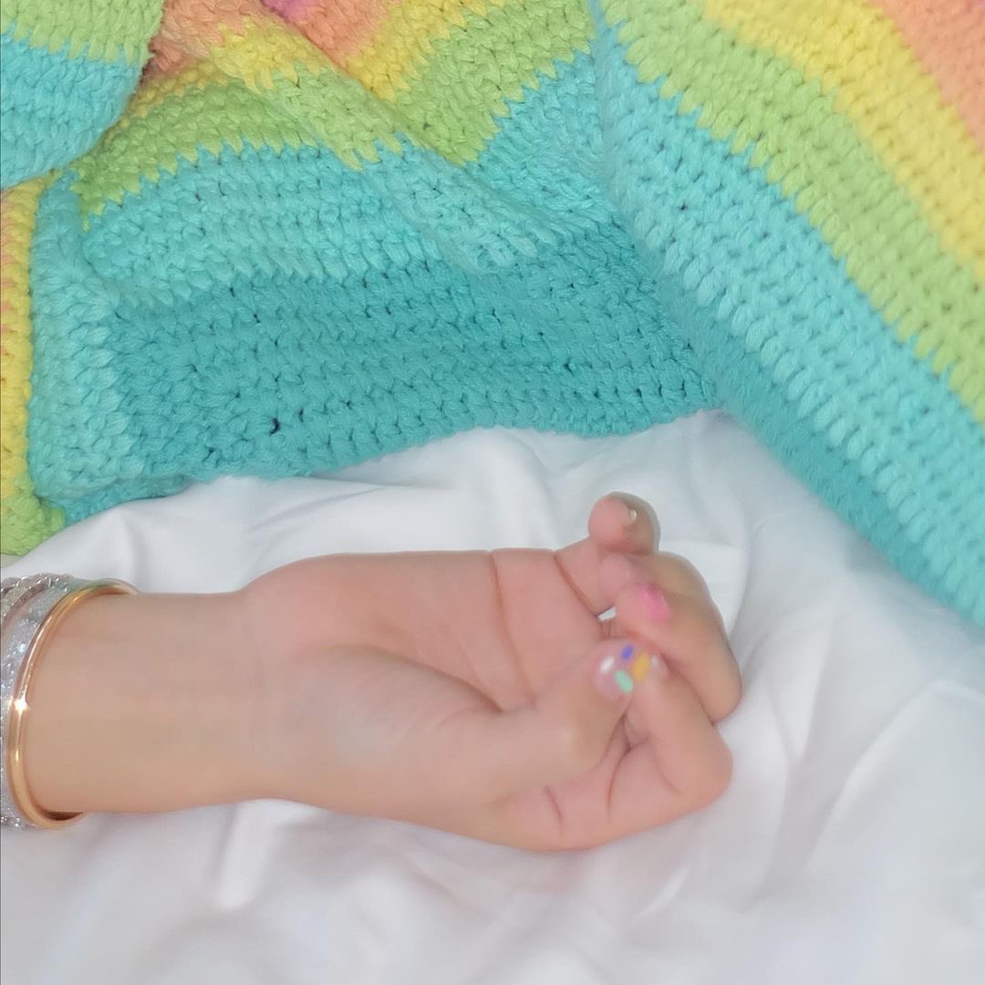 chiếc ảnh sẹc si thứ 1 cũng k bằng bàn tay ai đó ở pic 2 luôn mới ghê  he=))) #ออฟก้น