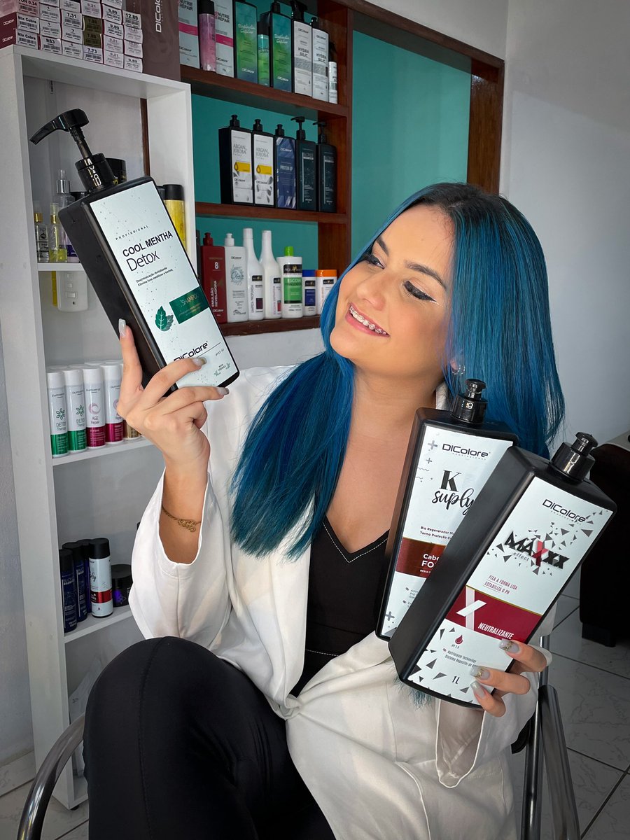 Blueminne11's tweet image. Não tô suportando a beleza do meu cabelo 😍💙 PQP 😍💙 #coloridas