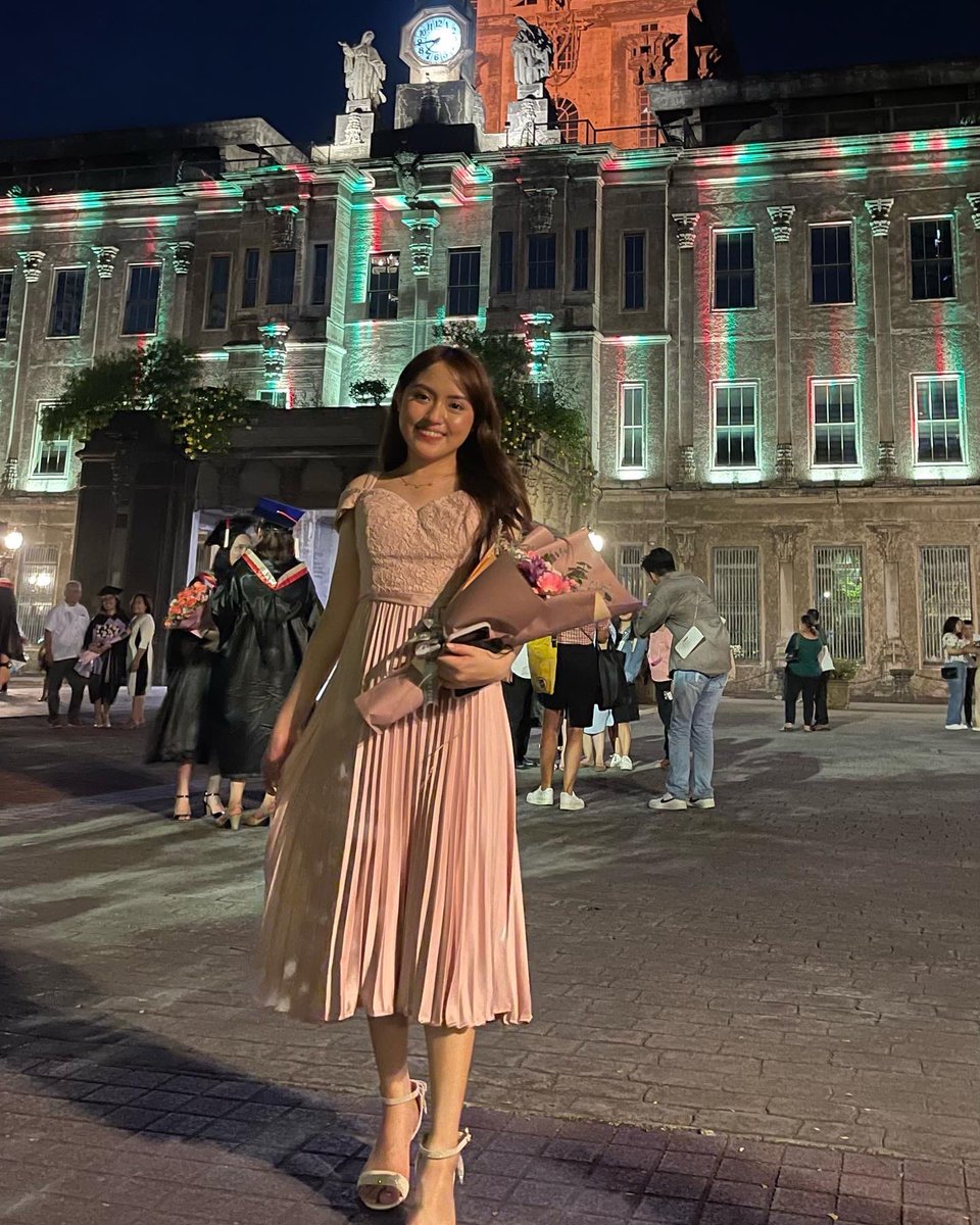rencartz's tweet photo. After months of hiatus…worth it naman. Thank you, Lord. 🥺🐯

Life Update: Graduate na ur least favorite moot 👩🏻‍🎓🖤🤍

ps; planning to go back here pero will use this as my stan acc na lang siguro soon 🤧 https://t.co/39k1jZpyNr