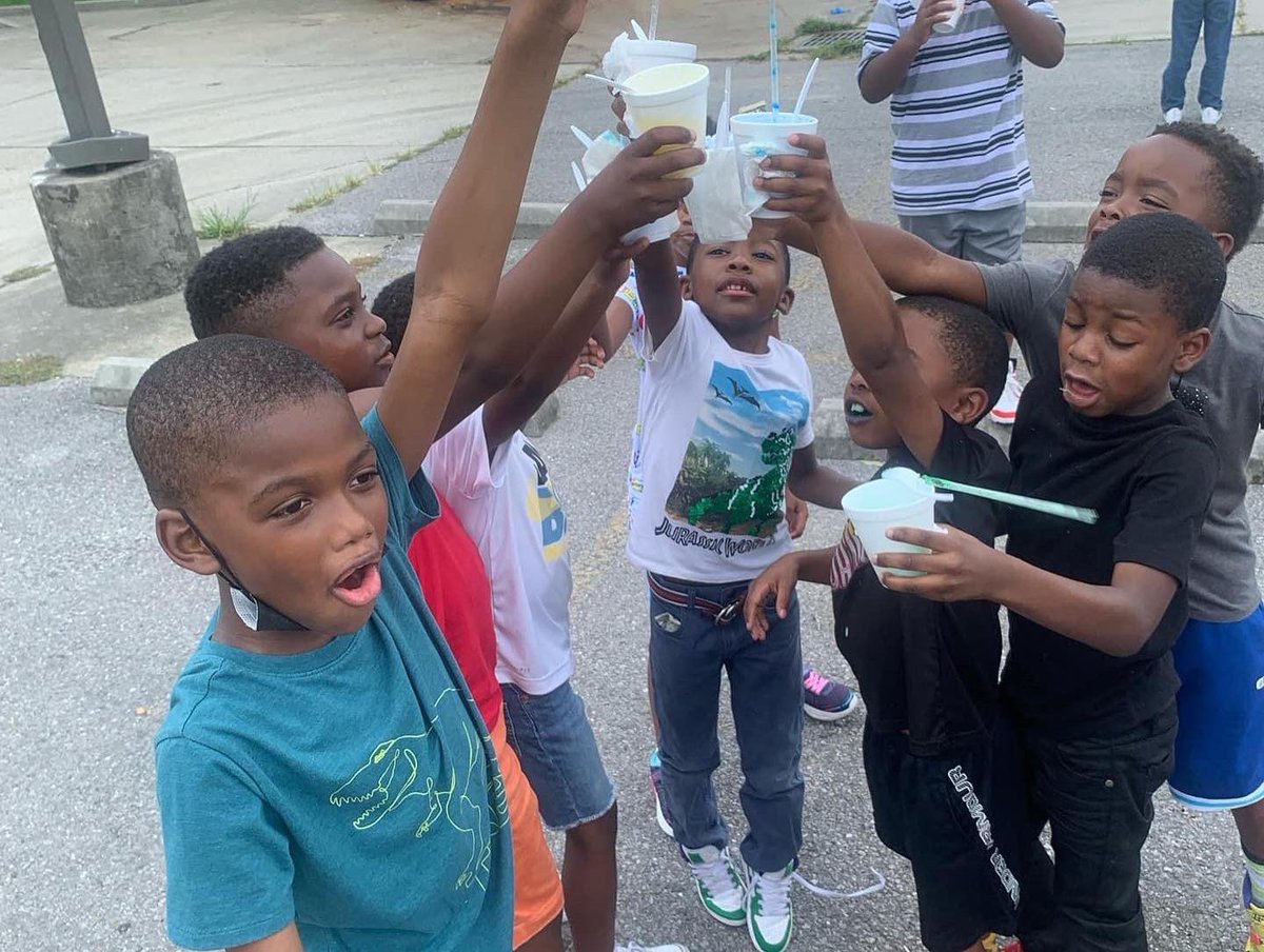 DeeBoydBroker's tweet photo. HEAT INDEX 100+ What did I do? I purchased snowballs for some NORD campers in the Cutoff. Thank you camp leader Lillie Trahan for giving me the opportunity.
#delishadelivers #HeatIndex #heatwave2022 #WeAreOne #AlgiersStrong https://t.co/hvmICffzw0