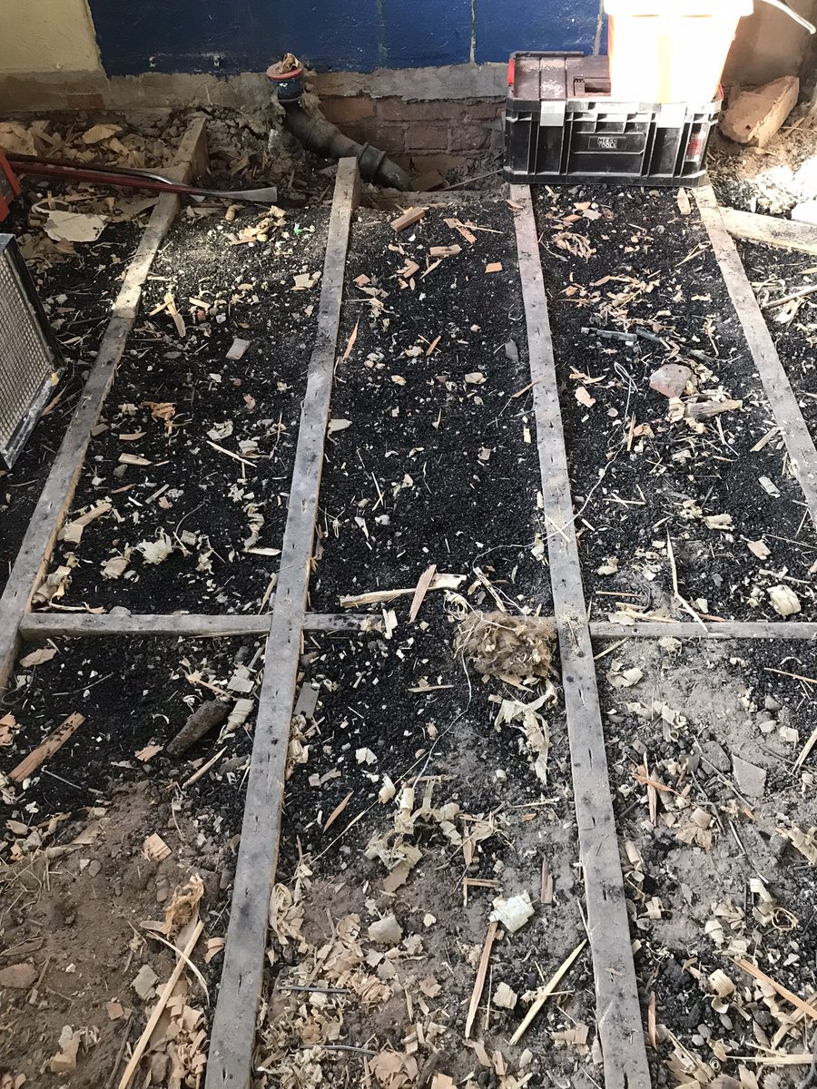 KlarbergTony's tweet photo. Kitchen upgrade, putting in floor heating, much needed and top of wish-list. Also new flooring, wall paper and paint. 2-3 weeks more of living life of a camper…Good time to loose weight?!?!?!? https://t.co/q7HqECSYfX