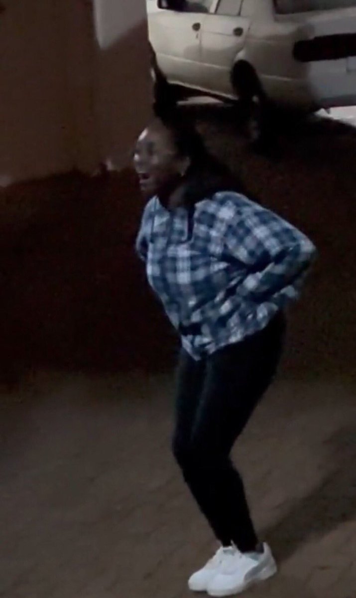 2017 apo 200ksh ungenunua Unga,Mafuta ya Mboga 20 bob😀..Maziwa 20,Mkate nusu 25 bob, Makaa gorogoro moja 25 bob, Majani 10, Kiberiti 5!

2022: 200 bob Unga Pekee