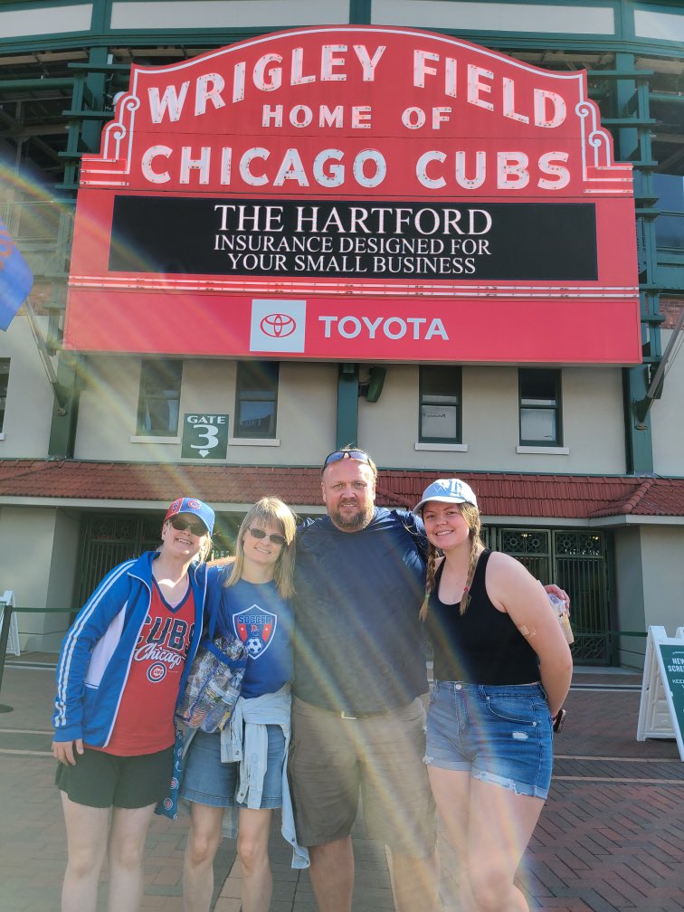 stephaniee9101's tweet photo. Yesterday, my family and I decided to go to Chicago to watch the Chicago Cubs game!  I love making memories with my awesome family that will last forever!  It is a great day to be a Chicago Cubs fan!  Go Cubs go! https://t.co/zNNirI5Qb3
