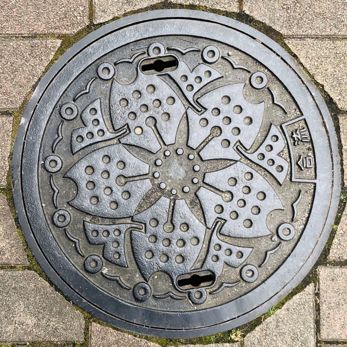 nomad_penguin's tweet photo. And some circular #patterns from looking down in Tokyo in 2019. #MathPhoto2022 https://t.co/Rn0PPOVk1e