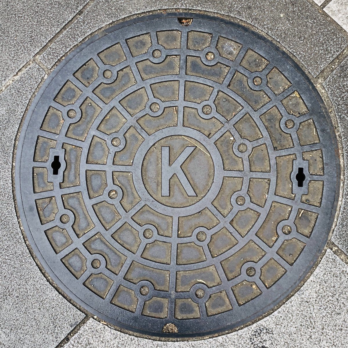nomad_penguin's tweet photo. And some circular #patterns from looking down in Tokyo in 2019. #MathPhoto2022 https://t.co/Rn0PPOVk1e