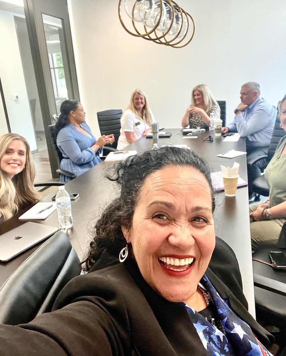 sissiargueta's tweet photo. What a great time  @WFG National titke in Magnolia beautiful New Office. Stacie Kimberlain  was fantastic for all of us Professional Texas Realtors! #texasrealtors #TexasRealEstateBroker #digitalmarketing #wfgtitle #realestate #education #realestateagent #realtor #magnoliatx https://t.co/6dBR2dp8eG