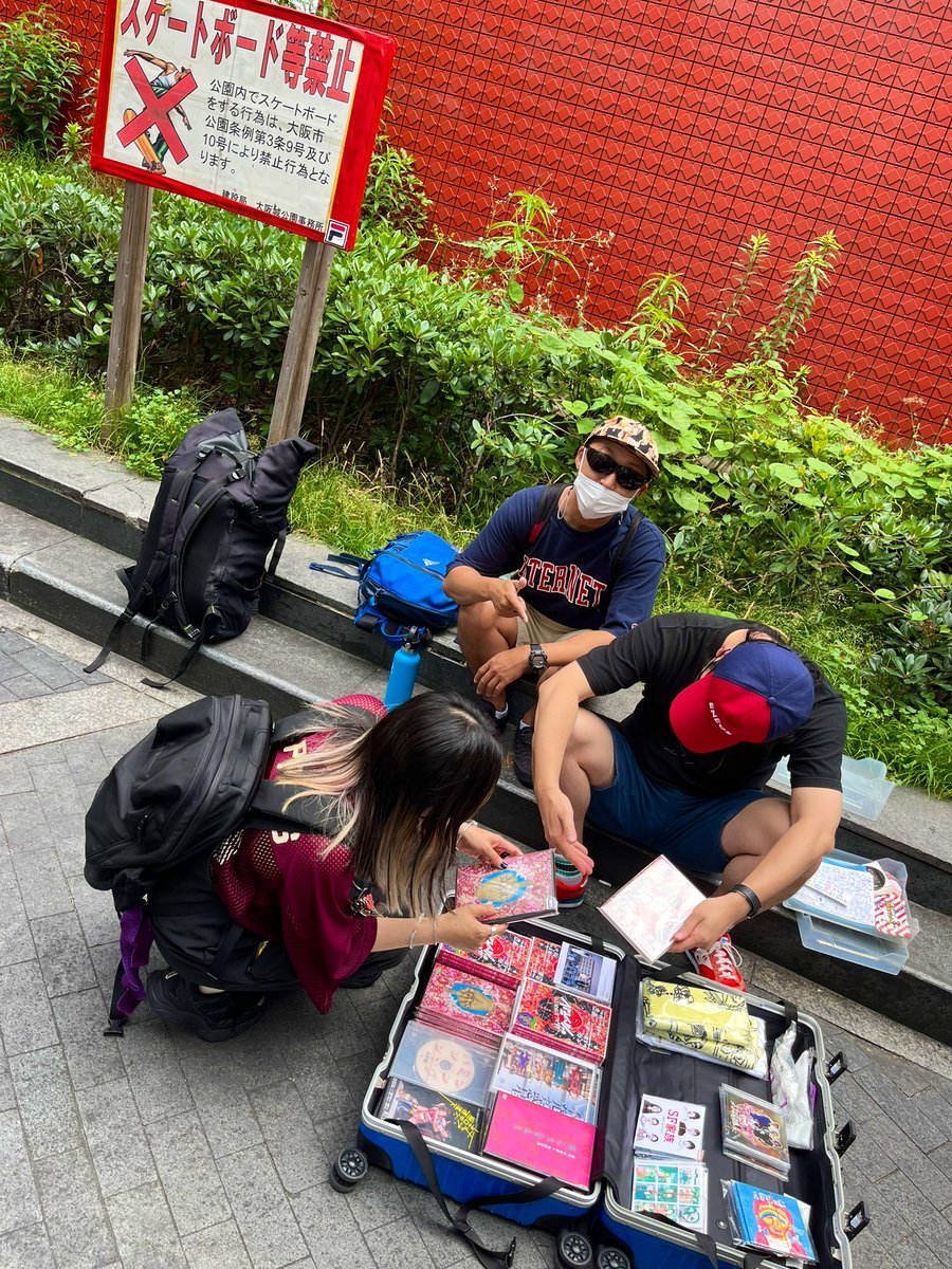 【密売情報】

沢山のお客様にお越し頂いております♪

久しぶりに大阪でみんなと会えるん嬉しすぎます😭✨✨✨

大阪アメ村三角公園20時頃まで！
