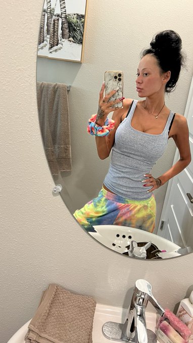 Favorite pajamas . Do you likey@toe dye sweats? https://t.co/QCLvMrhEUr<a class="tags" target="_blank" title="On Twitter" href="/?out=eyJ0eXAiOiJKV1QiLCJhbGciOiJIUzUxMiJ9.eyJpYXQiOjE3MjI2NDY2NzYsImlzcyI6InR3cG9ybnN0YXJzLmNvbSIsIm5iZiI6MTcyMjY0NjY3NiwiZXhwIjoxNzU0MTgyNjc2LCJyZWRpcmVjdF91cmwiOiJodHRwczovL3R3aXR0ZXIuY29tL3RvZSJ9.S6rhxP5bBcvsaz2wD8dc26TVQCO9wVqeF1lBLxjAKmTYN8-9bNaMKUAGvUIOlJbmXk1EZRrEIEP2ejjx0ZnVag">@toe</a><a href="/tag/newprofilepic"class="tags"><span>#newprofilepic</span></a>