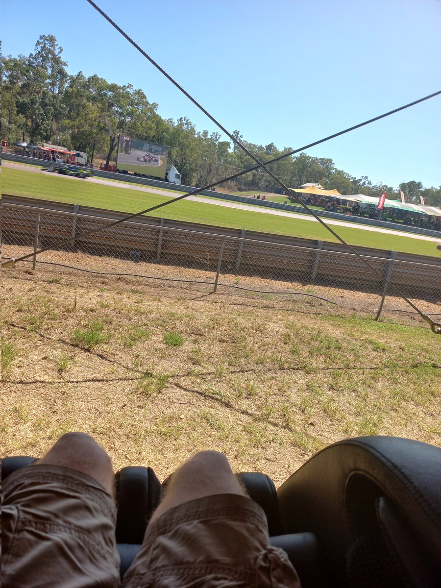 supergrover4's tweet photo. They have Gold Class massage chairs trackside. How good is this #Darwin #repcosc #backsidetrackside https://t.co/B1sts7m59p