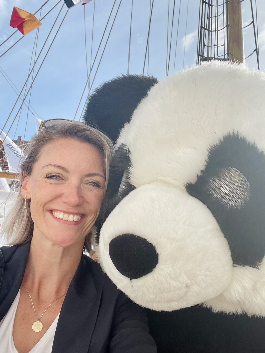 milleherskind's tweet photo. #folkemødet2022 har både slipseknuder, klipklappere, ildsjæle og debattører - og så en panda 🐼

@WWFdk #dknatur #dkhav #freiafmdk @KirkSrensen @Henrike_Se @cglorentzen @bo_oeksnebjerg @maibrittnoe @TorHjorth https://t.co/6tkhzswHwG
