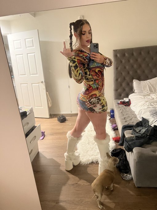 Me coming home to the mess I made while getting ready https://t.co/NDKTeS6KX3