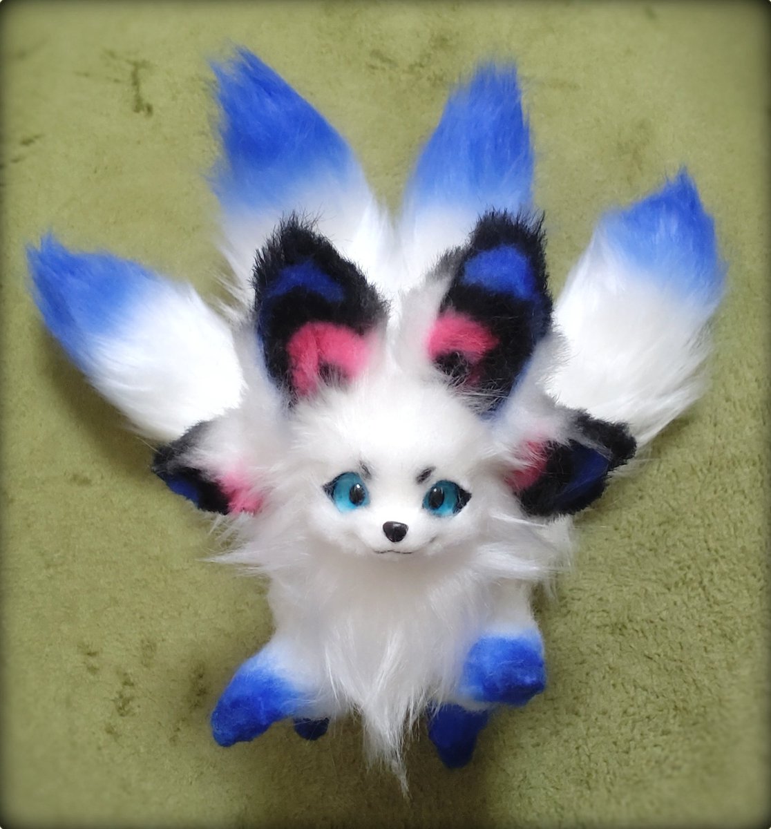 nayuta_7's tweet photo. 作家様にオーダーさせていただいたアートドールちゃん。かわいいぞ〜!
#BAKDOLL https://t.co/UafMjGChot