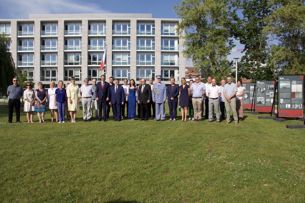 janvermeulenD's tweet photo. Op 1 juli wordt Tsjechië 🇨🇿 voorzitter van de @EUCouncil …we verwelkomden de Tsjechische Ambassadeur Pavel Klucky voor de opening van #anthropoid …een tentoonstelling over de grootste verzetsdaad tijdens WOII in de tuin van #mudel @CZECHIAinEU @CzechOfficial https://t.co/tMjT7qRx3R