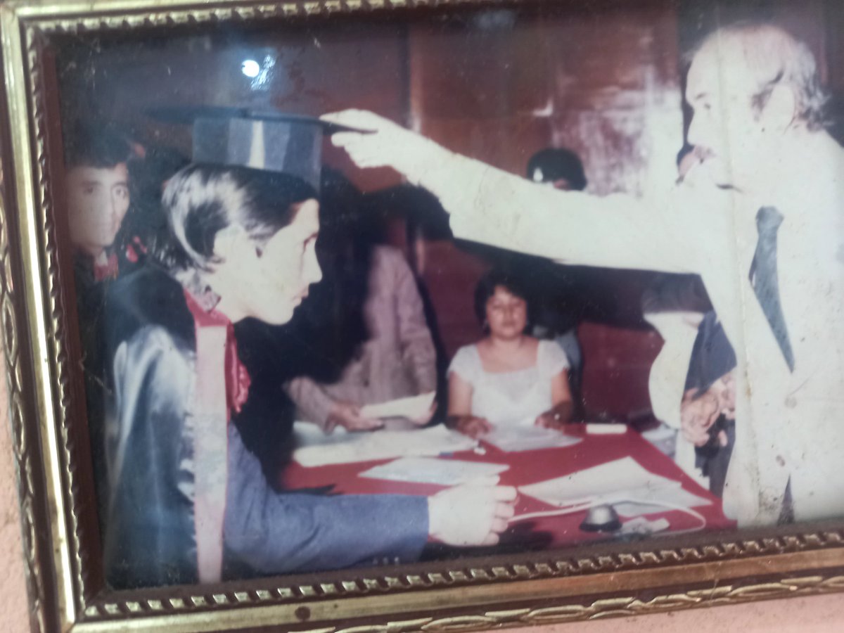 NAPOLEONMORAN2's tweet photo. ¡¡ Como pasa el tiempo 26/05/1986, incorporación de Abogado de los Tribunales del Ecuador, Facultad de Jurisprudencia, Universidad de Guayaquil!!🥰🥰 https://t.co/gMT1EwWBjq