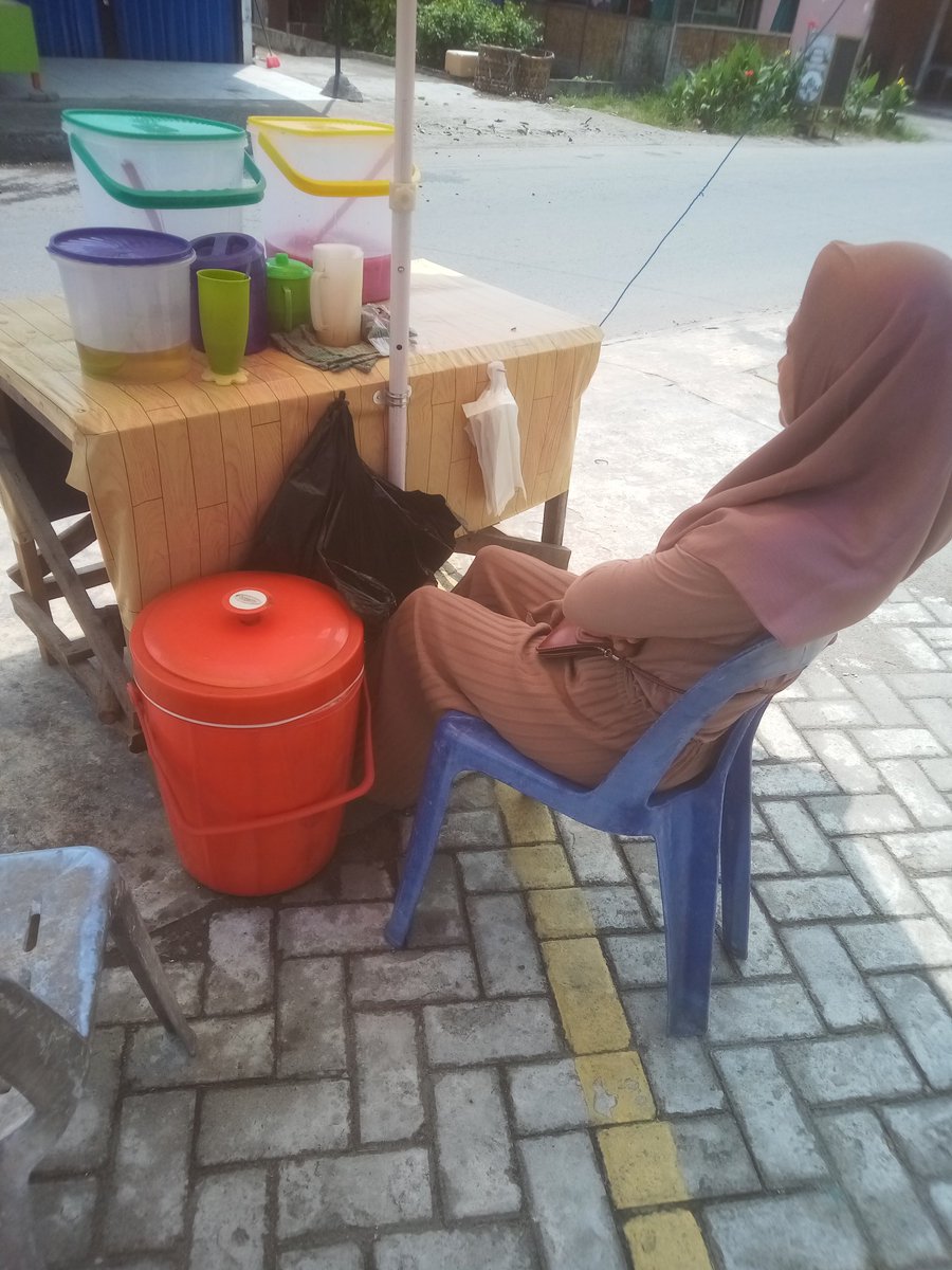 Aida91209577's tweet photo. Bismillah....waktunya mencari rezeki... Panasnya sih pas... Semoga laris manis... Aaminn https://t.co/APiLAPRAim