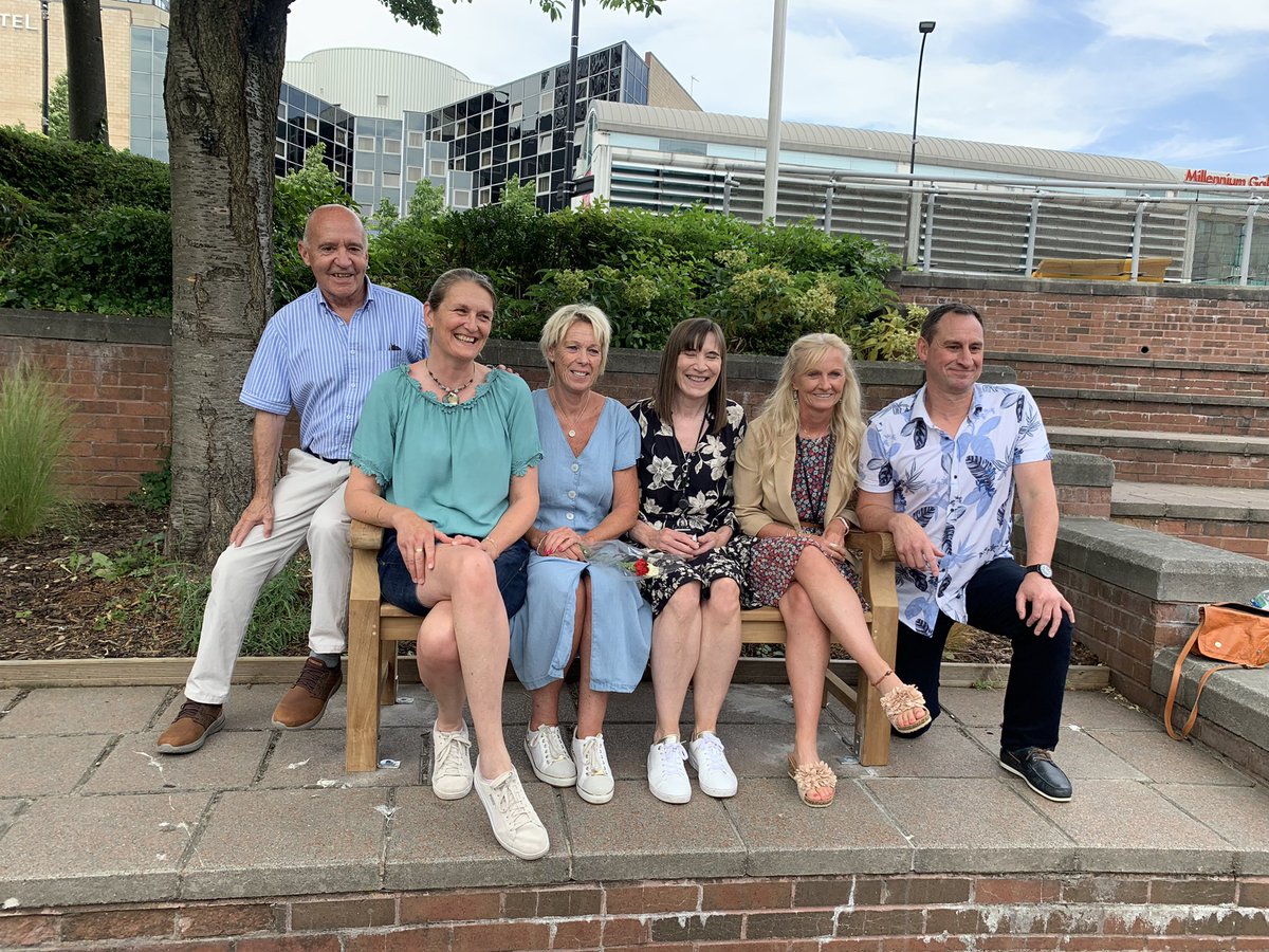 Our amazing lecturers and academic advisors at the Melvin Palmer memory bench🤍 We are all so grateful for their support and guidance throughout the year and we know Melvin would be proud☺️