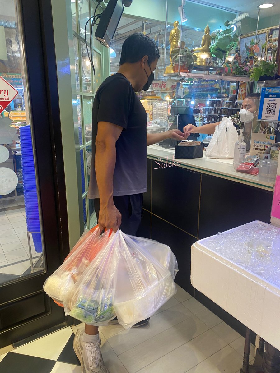 เมื่อบุคคลที่แข็งแกร็งที่สุดในปฐพีจ่ายกับข้าวด้วยแขนข้างเดียว 💪🏻#ผู้ว่ากทม #ชัชชาติ #thairathtv