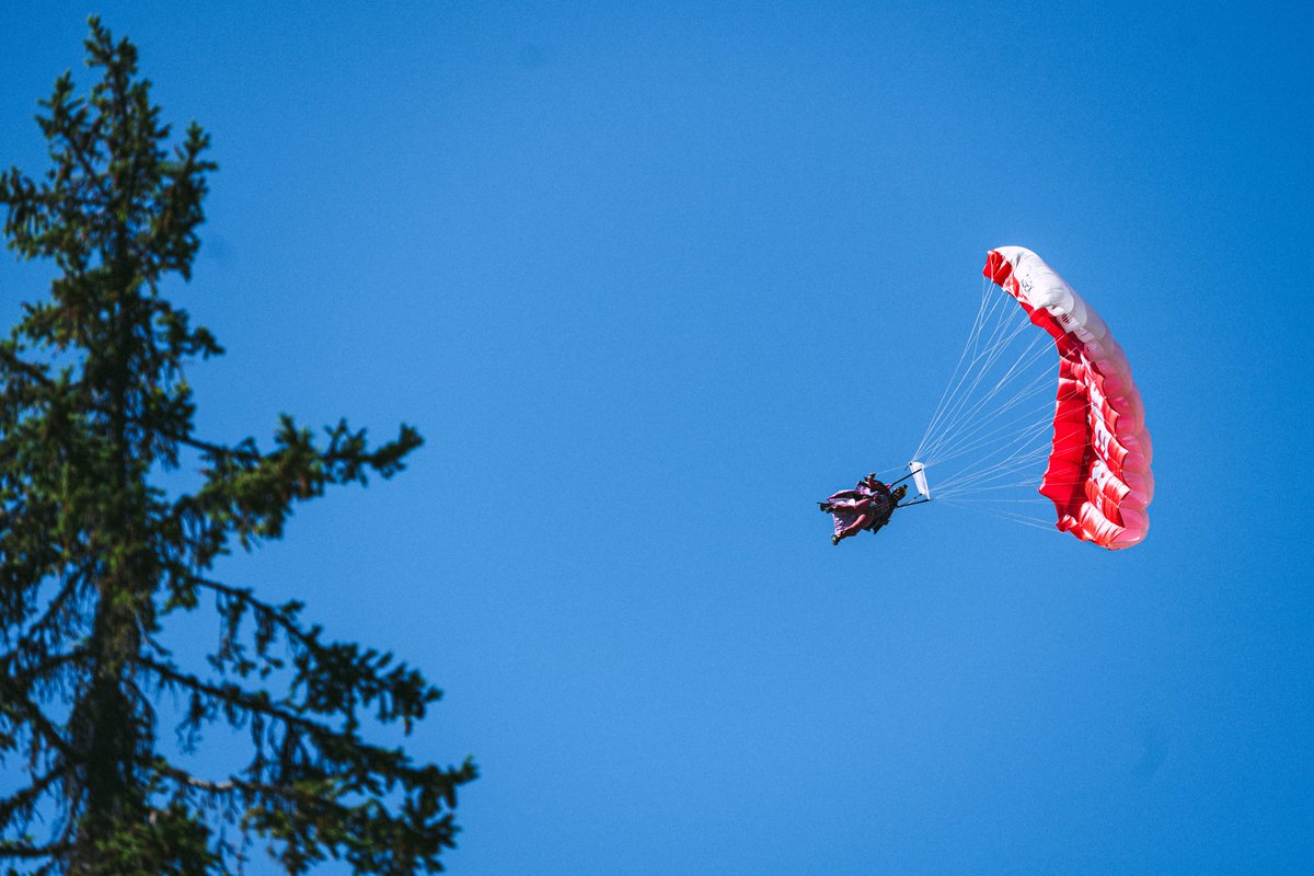 First ever solar wingsuit flight with <a href="/geraldine/">Geraldine Le Meur</a> in Verbier🔥18.06.2022!

#First #wingsuit