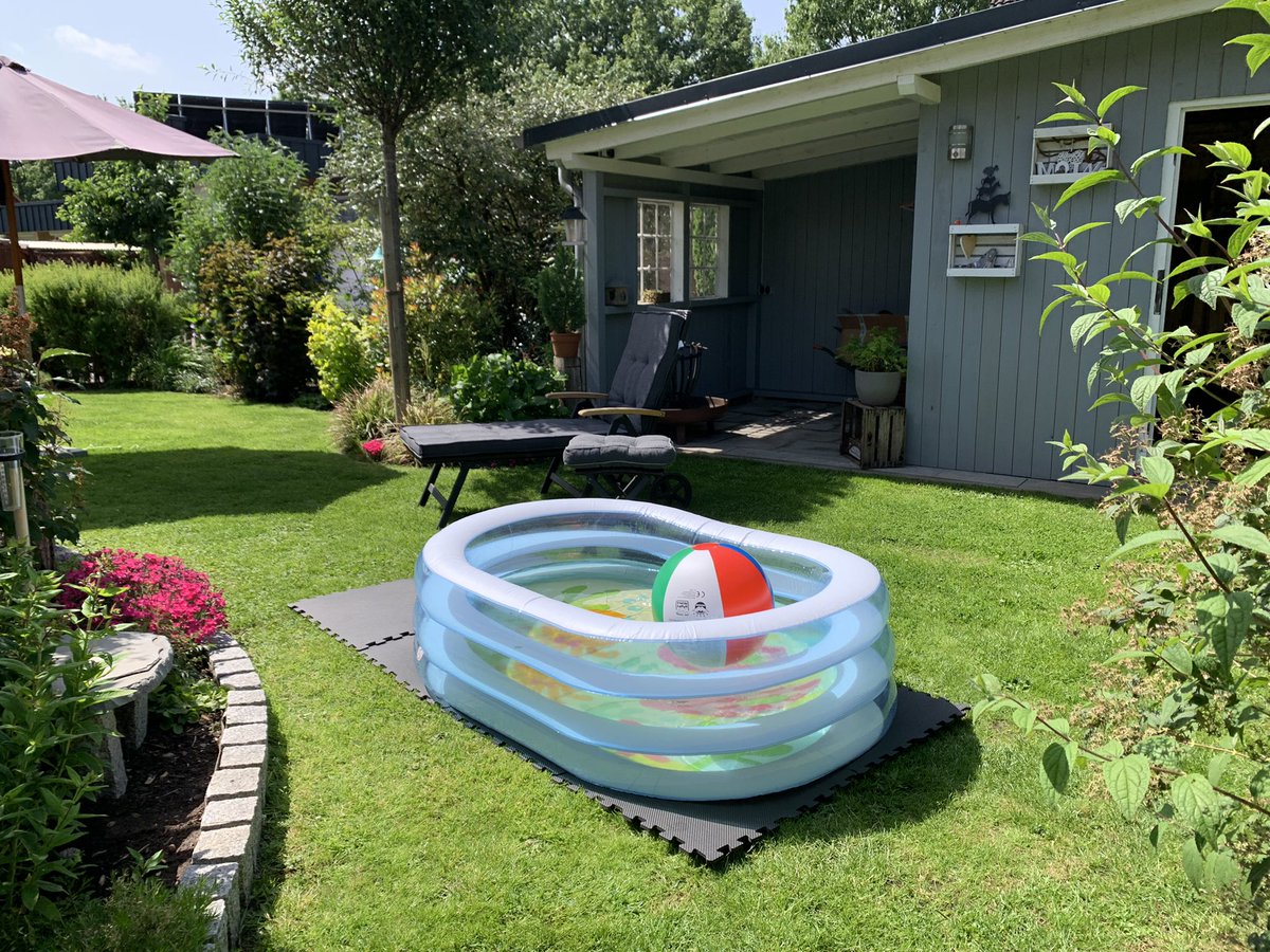 Ich hab heute eine ganz besondere #Mainstage 
Arschbomben für alle! <a href="/MmePlaisirchen/">Gulligast 🥨</a> @summsen <a href="/mdeHummelchen/">Madame Hummelchen</a> @meyerzwoo 
Der Erlös hat mir diesen Luxus ermöglicht. #hurricanefestival #scheessel