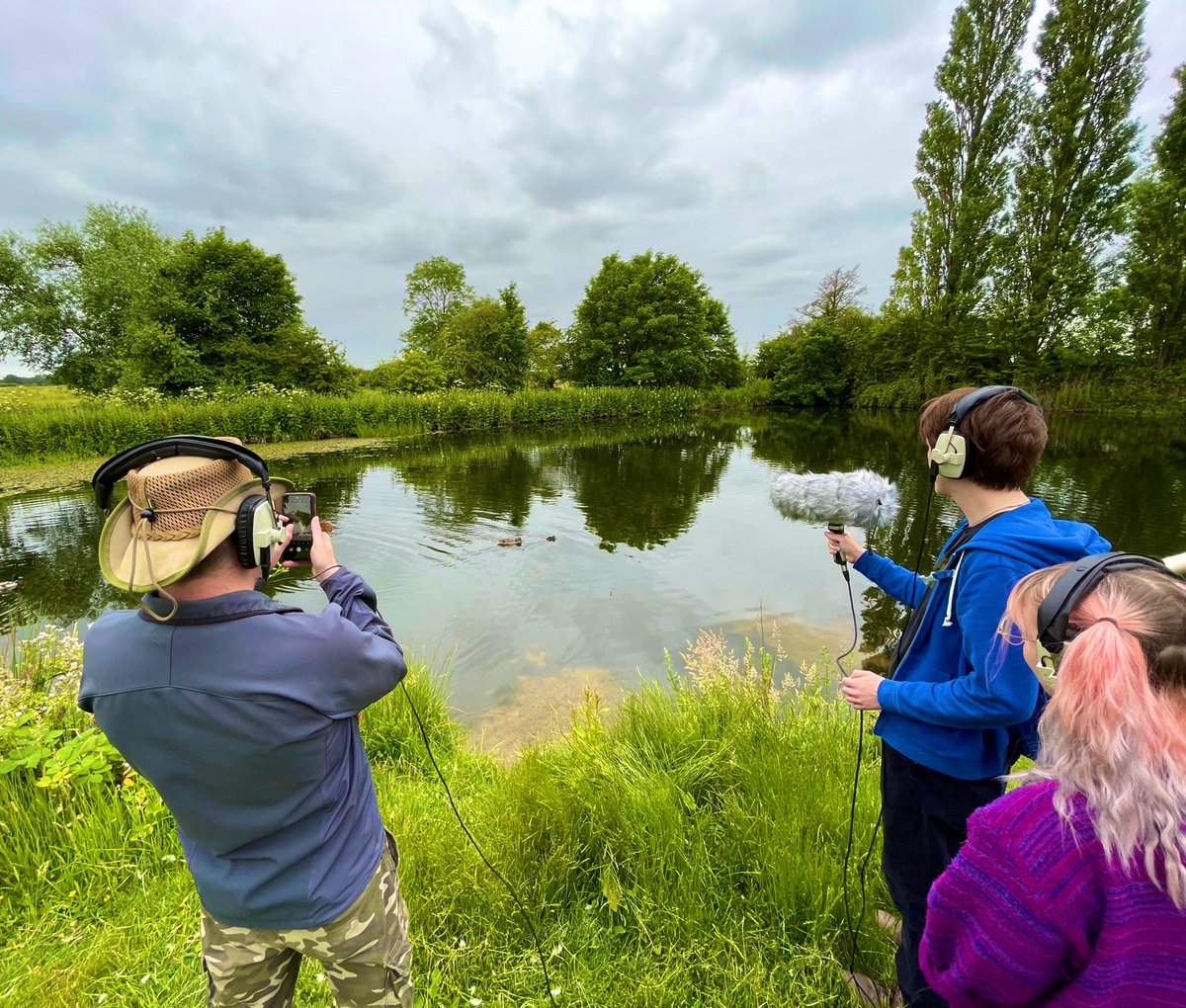 Our first sound walk done <a href="/DoddingtonHall/">Doddington Hall</a> for #LovingYourLandscape with <a href="/UniLincolnPEARL/">Public Engagement for All with Research at Lincoln</a>. We managed to capture some lovely birdsong, details of a duck munching clover, and the eventual rain on the lake… Workshop two at 2pm! ☔️🌦🎤🦆 #WilderDoddington
