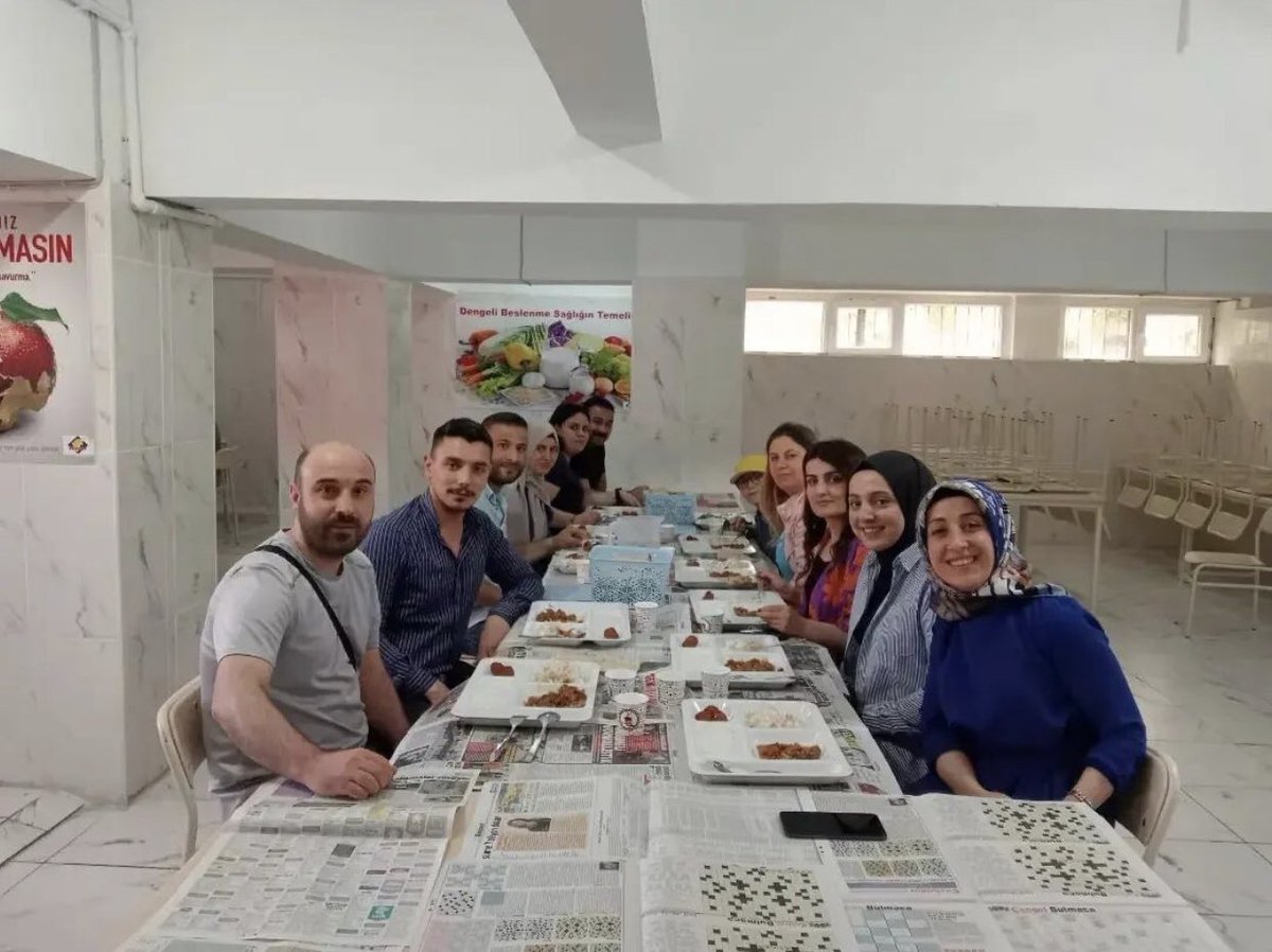 BitlisFinal's tweet photo. 2022 sezonunu bugün noktaladık.Sezon Finali..Okul ve kurs merkezlerimizin idareci ogretmen ve personelleriyle akşam yemeğinde bir araya gelerek çeşitli etkinliklerle sezonumuzu tamamladık 
#finaleğitimkurumları #bi̇tli̇s https://t.co/qbOzmakCe3