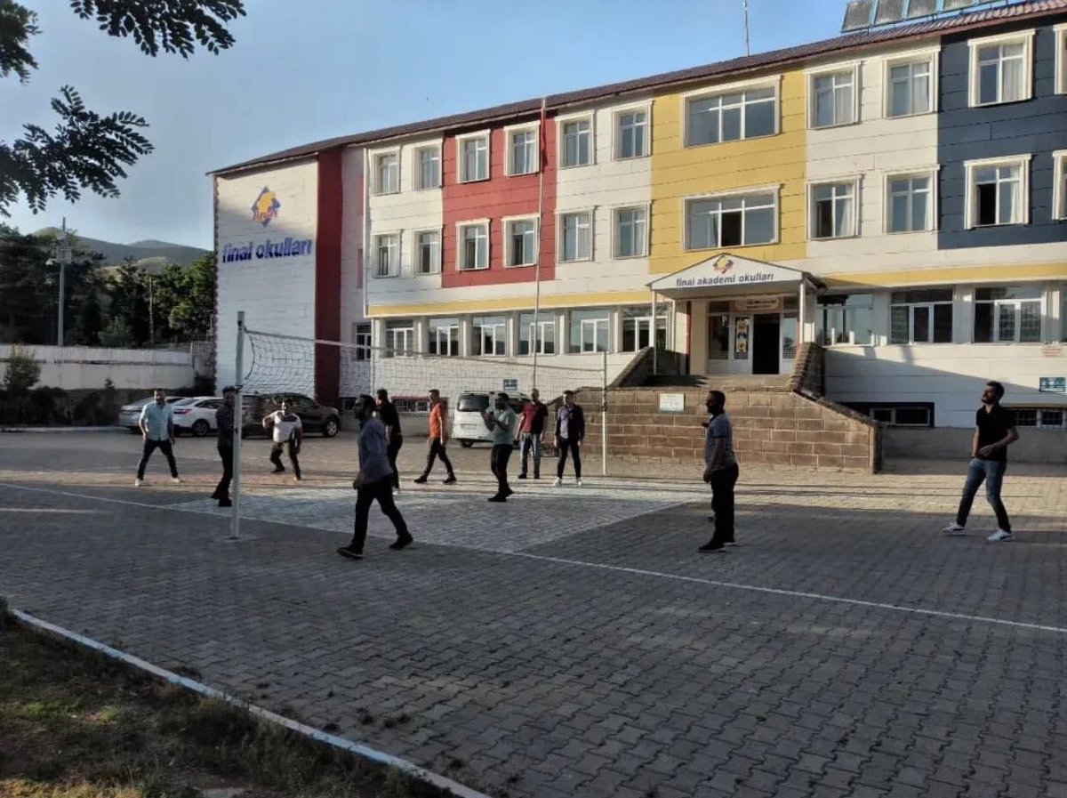 BitlisFinal's tweet photo. 2022 sezonunu bugün noktaladık.Sezon Finali..Okul ve kurs merkezlerimizin idareci ogretmen ve personelleriyle akşam yemeğinde bir araya gelerek çeşitli etkinliklerle sezonumuzu tamamladık 
#finaleğitimkurumları #bi̇tli̇s https://t.co/qbOzmakCe3