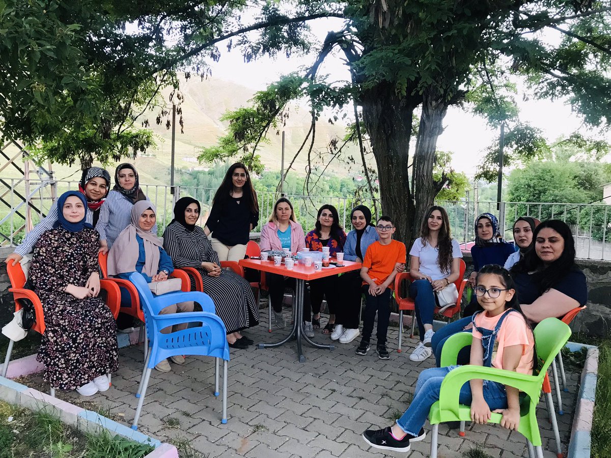 BitlisFinal's tweet photo. 2022 sezonunu bugün noktaladık.Sezon Finali..Okul ve kurs merkezlerimizin idareci ogretmen ve personelleriyle akşam yemeğinde bir araya gelerek çeşitli etkinliklerle sezonumuzu tamamladık 
#finaleğitimkurumları #bi̇tli̇s https://t.co/qbOzmakCe3