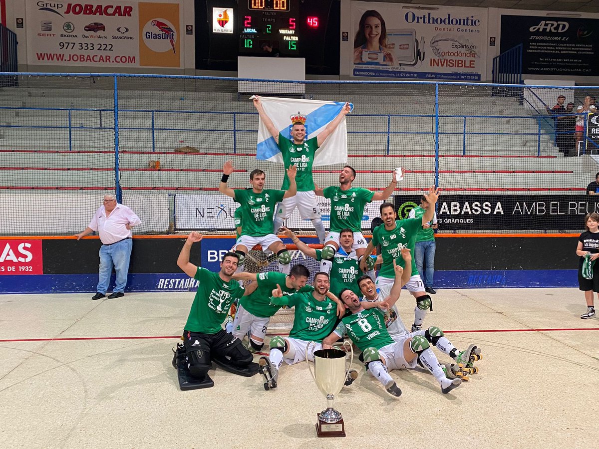 Pues el @HockeyClubLiceo es CAMPEÓN DE LA OKLIGA! Muy contento por todos! @davatorres8, por @Cesii05 y por el GRAN JUAN COPA! Hoy alguien muy importante está disfrutando desde arriba! Vaya añito le ha quedado entre Nadal, el Real Madrid y ahora esto! Esto es tuyo Vicent 💫