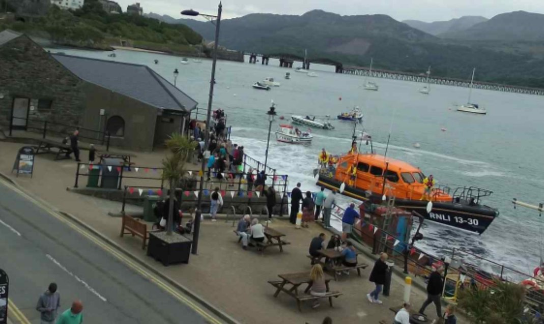 AnthonyRoseSnr1's tweet photo. #Barmouth lifeboat out and about this morning, big thank you for their continued service. https://t.co/LgWTiYvMYH